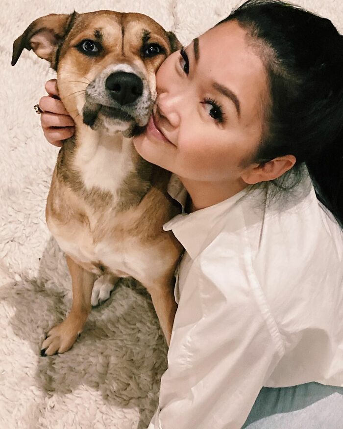 36 celebridades que são amantes de cachorros 27