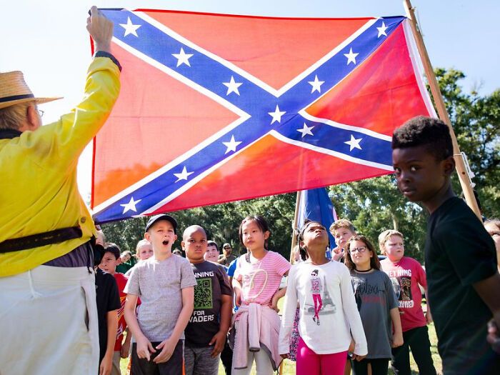 40 fotos engraçadas sem contexto que ficam mais estranhas quanto mais você olha para elas 25