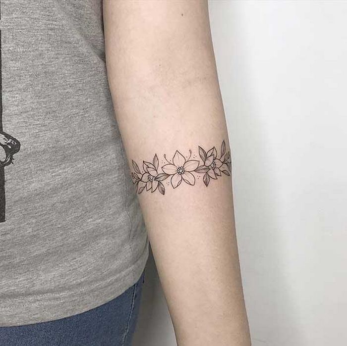 32 ideias de tatuagens de braceletes 1