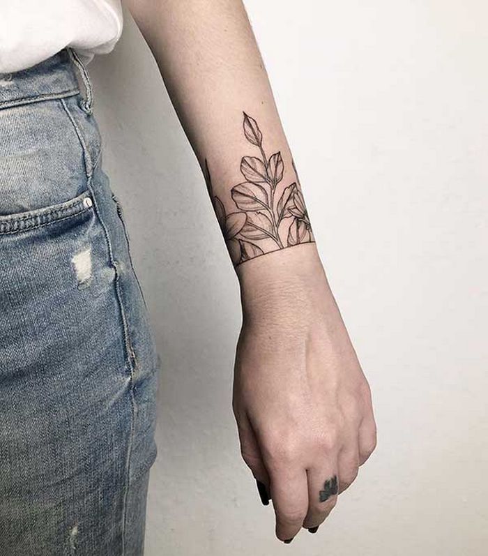 32 ideias de tatuagens de braceletes 5