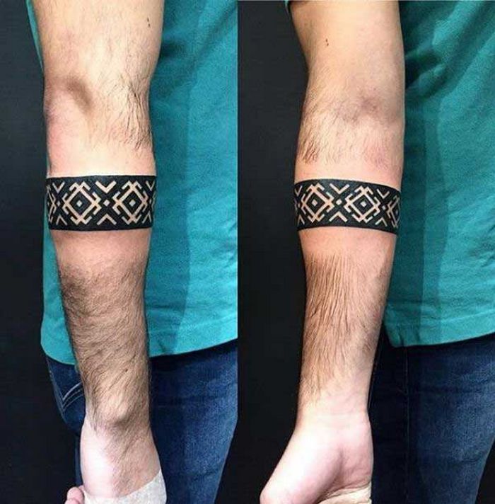 32 ideias de tatuagens de braceletes 14