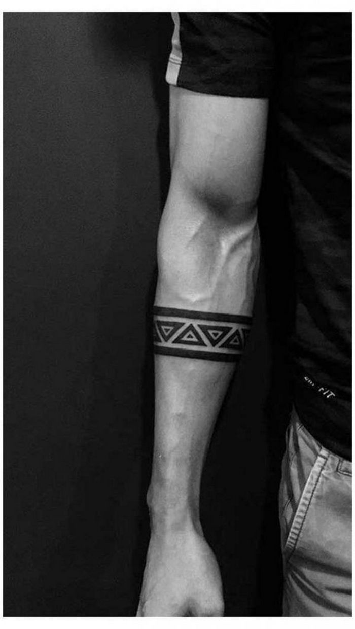 32 ideias de tatuagens de braceletes 14