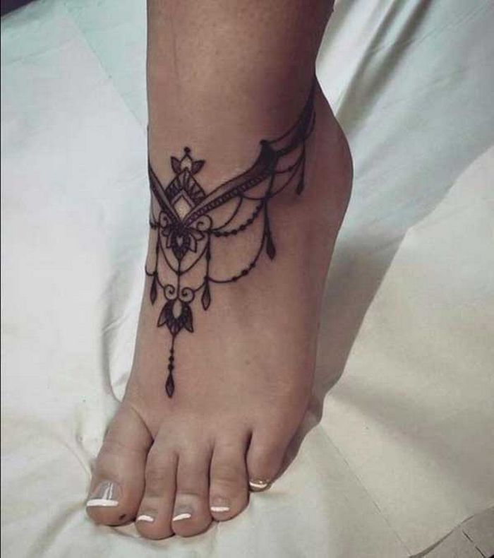 32 ideias de tatuagens de braceletes 16