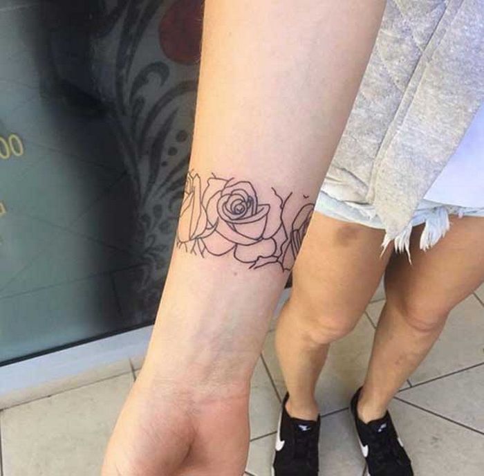 32 ideias de tatuagens de braceletes 22