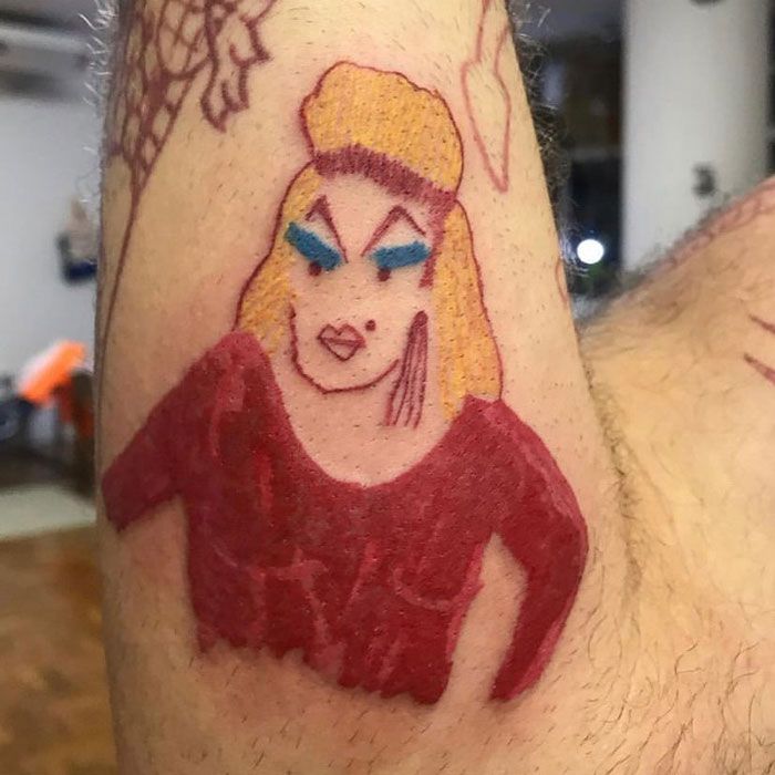 Esta tatuadora não consegue desenhar e é precisamente por isso que seus clientes a escolheram (32 fotos) 14