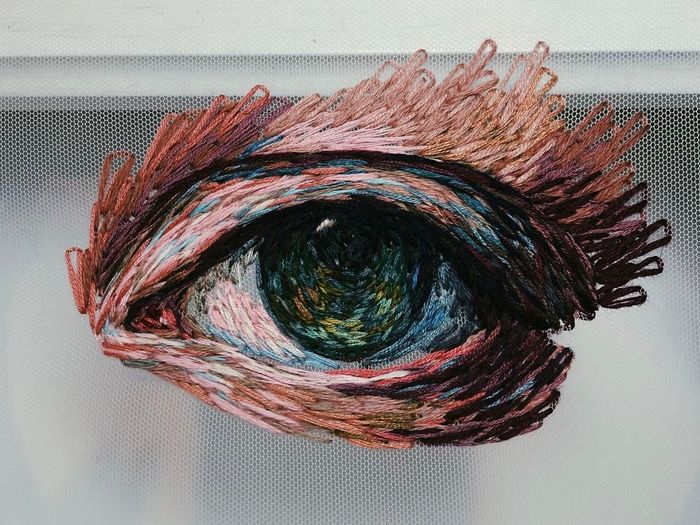 Costuro fios coloridos em tule para criar um efeito 3D na minha arte (38 fotos) 11