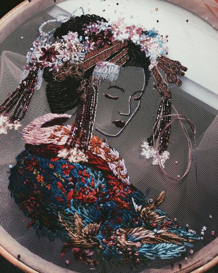 Costuro fios coloridos em tule para criar um efeito 3D na minha arte (38 fotos) 15