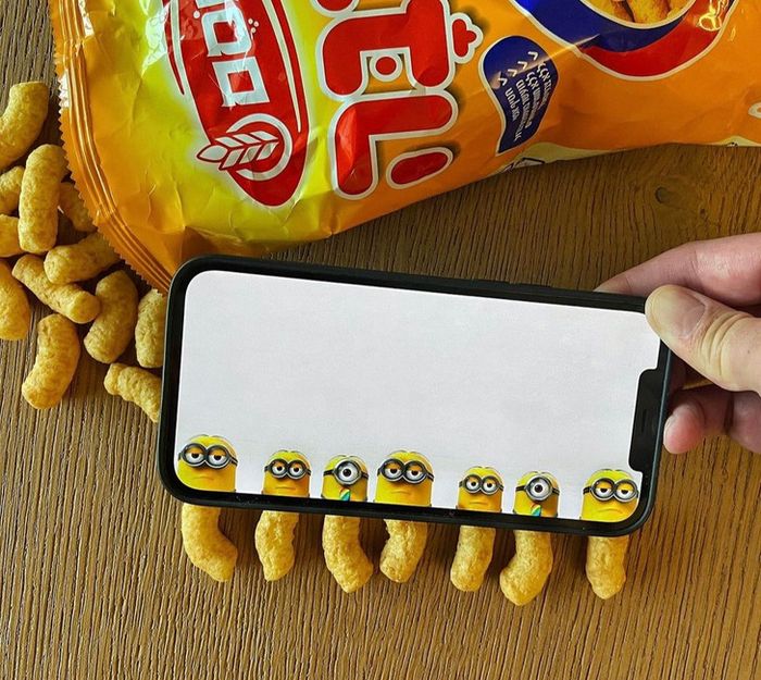 Este artista usa seu celular e sua imaginação para deixar a sua realidade mais divertida (29 fotos) 16