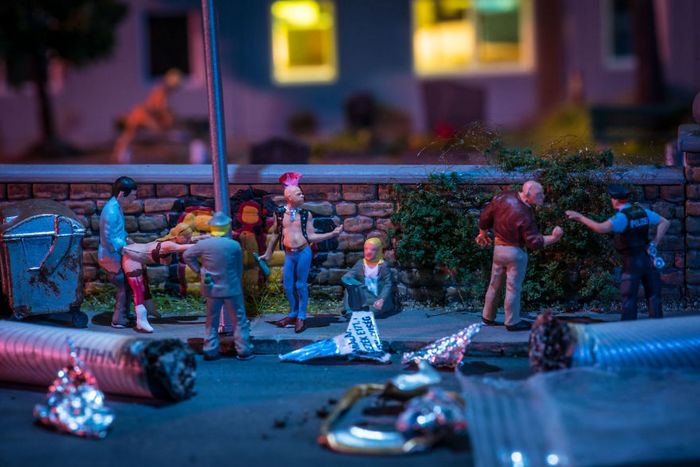 Eu uso objetos cotidianos para criar mini mundos peculiares (30 fotos) 22