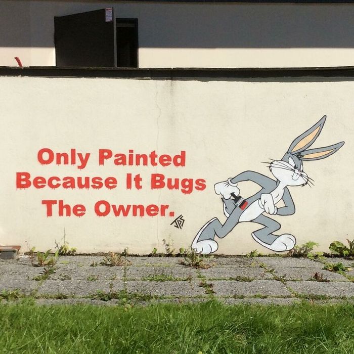 Artista torna as ruas divertidas ao criar grafites que interagem com o ambiente (46 fotos) 11