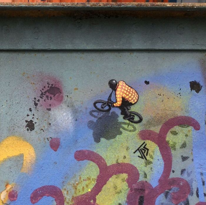 Artista torna as ruas divertidas ao criar grafites que interagem com o ambiente (46 fotos) 41