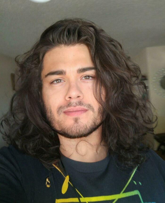 35 homens que deixaram o cabelo crescer e ficaram incríveis 6