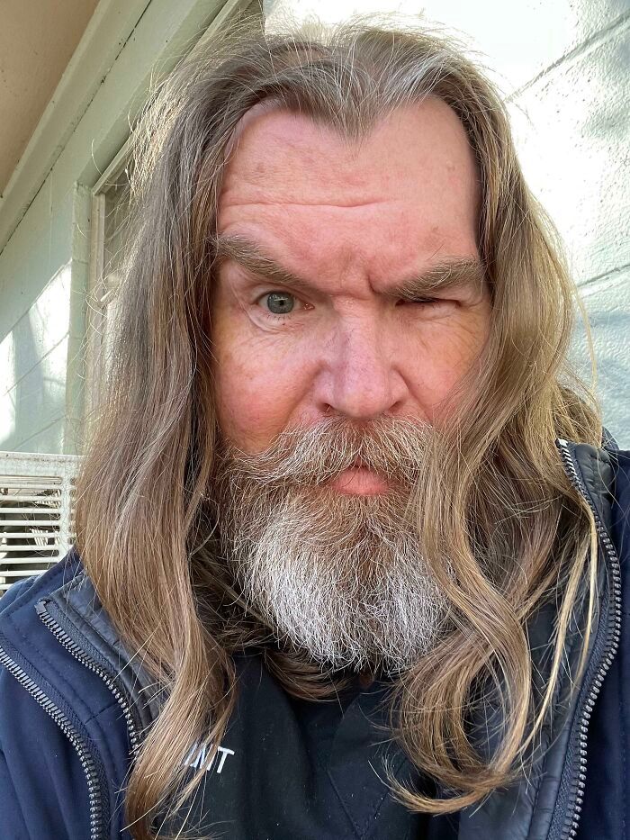 35 homens que deixaram o cabelo crescer e ficaram incríveis 12