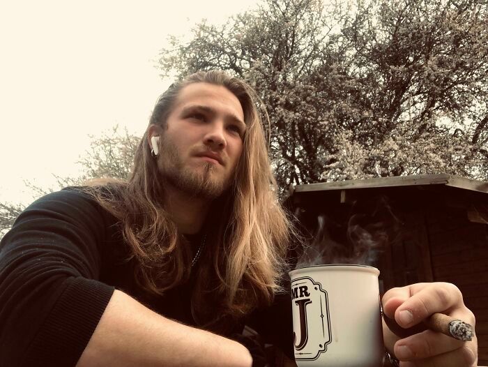 35 homens que deixaram o cabelo crescer e ficaram incríveis 14