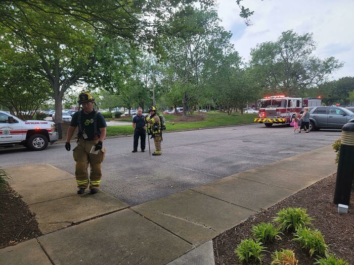 27 pessoas que estão tendo um dia ruim no trabalho 15