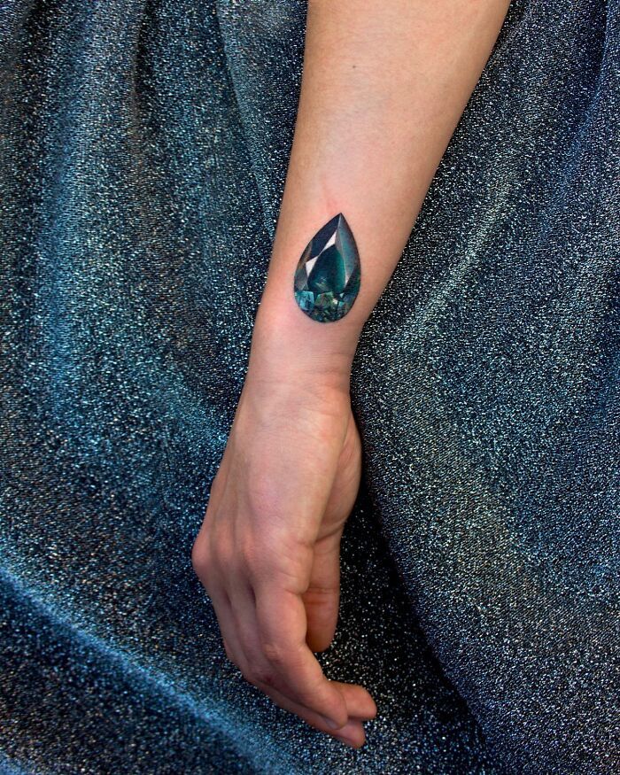 As pessoas vão a esta artista para fazer tatuagens de joias permanentes (40 fotos) 28