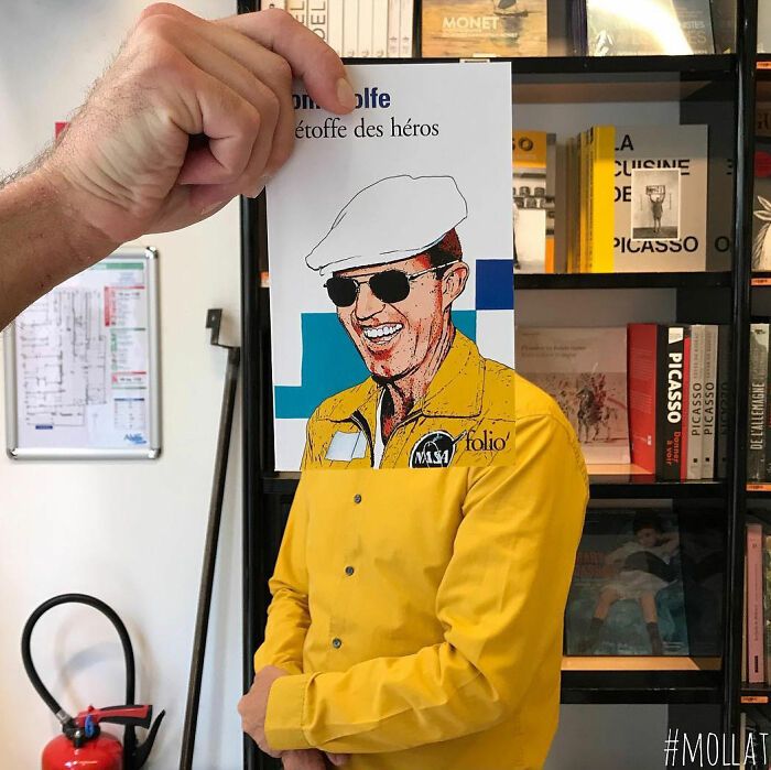 46 pessoas misturam vida com arte usando capas de livros 6