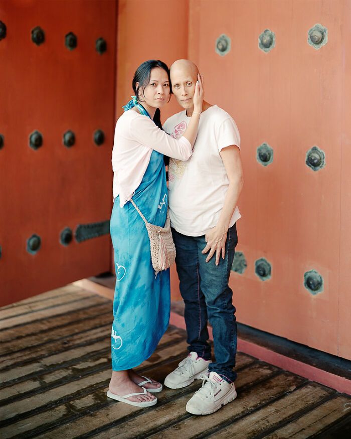 Este fotógrafo pediu a estranhos para posarem juntos enquanto se tocavam (30 fotos) 9