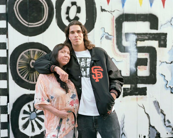 Este fotógrafo pediu a estranhos para posarem juntos enquanto se tocavam (30 fotos) 19