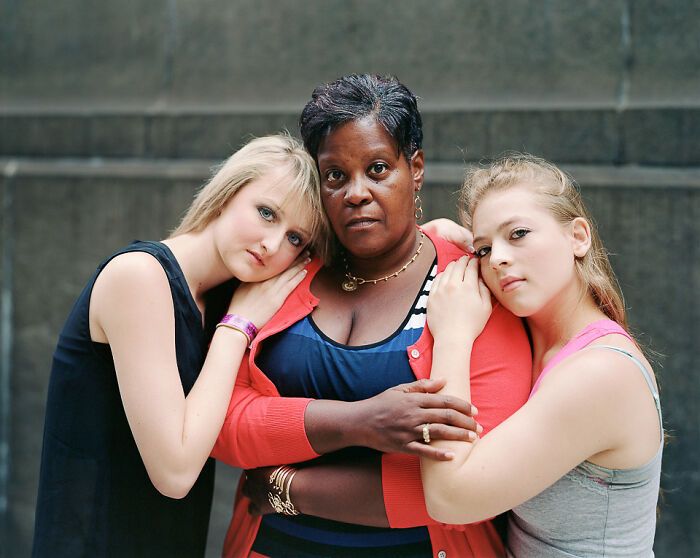 Este fotógrafo pediu a estranhos para posarem juntos enquanto se tocavam (30 fotos) 20