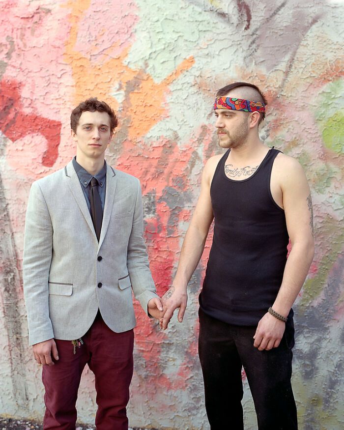 Este fotógrafo pediu a estranhos para posarem juntos enquanto se tocavam (30 fotos) 24