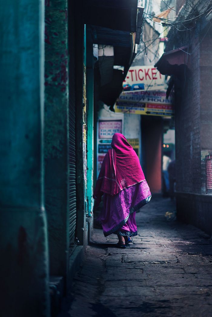 O lado tranquilo da vida urbana nas ruas estreitas do sul da Ásia (36 fotos) 21
