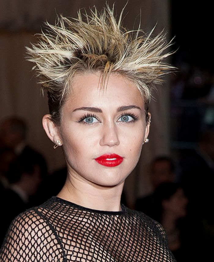 21 penteados bizarros de celebridades que nos fizeram querer esfregar os olhos 3