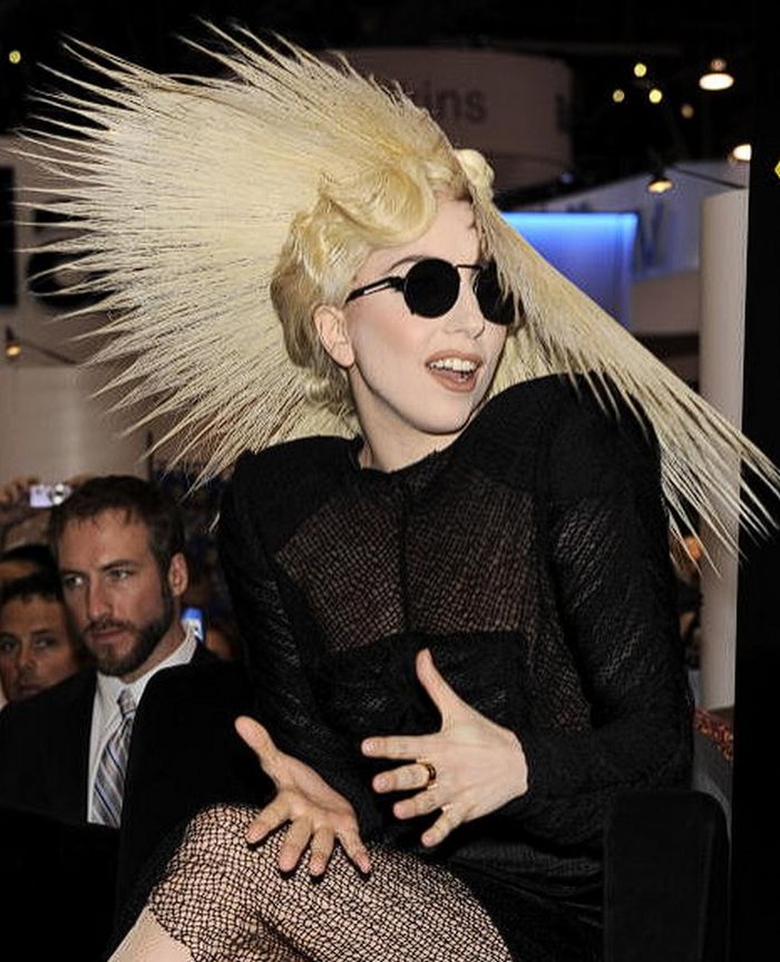 21 penteados bizarros de celebridades que nos fizeram querer esfregar os olhos 5