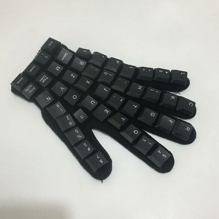 Artista cria objetos incríveis com teclas do teclados de computador (16 fotos) 1