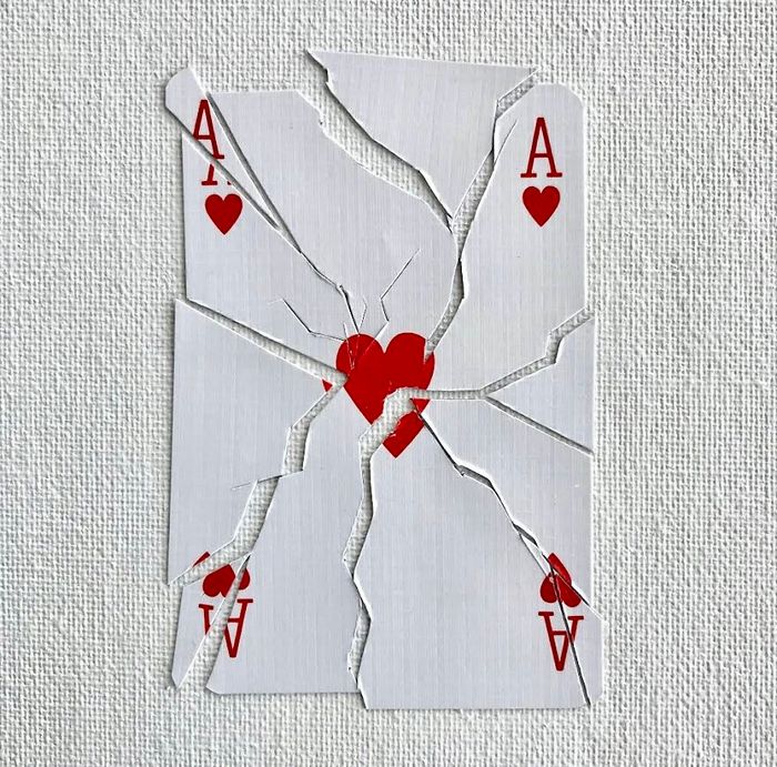Artista faz colagens de cartas de baralho para mostrar cenas de amor, perda e outras emoções (15 fotos) 2