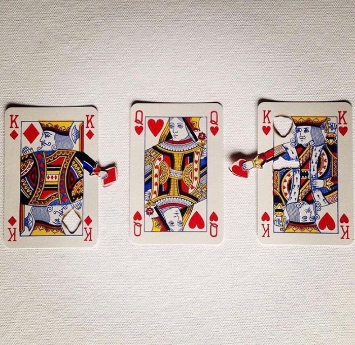 Artista faz colagens de cartas de baralho para mostrar cenas de amor, perda e outras emoções (15 fotos) 5