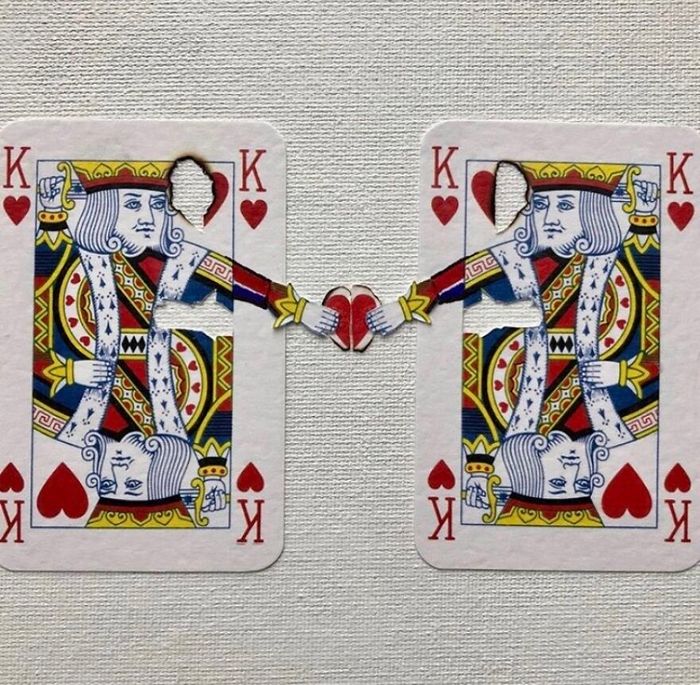 Artista faz colagens de cartas de baralho para mostrar cenas de amor, perda e outras emoções (15 fotos) 7