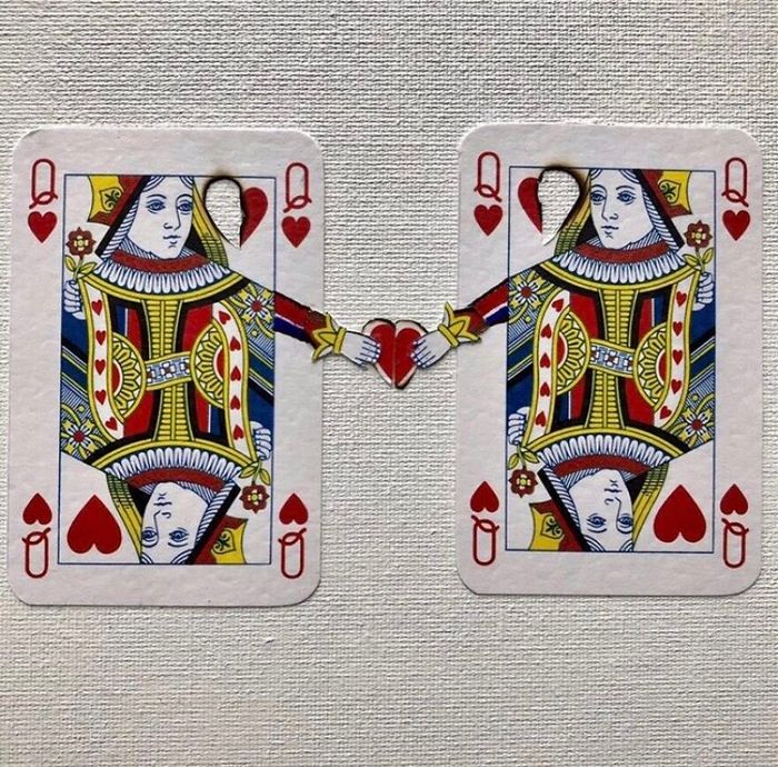 Artista faz colagens de cartas de baralho para mostrar cenas de amor, perda e outras emoções (15 fotos) 12