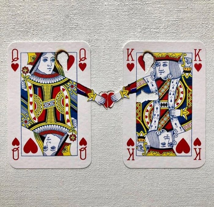 Artista faz colagens de cartas de baralho para mostrar cenas de amor, perda e outras emoções (15 fotos) 14
