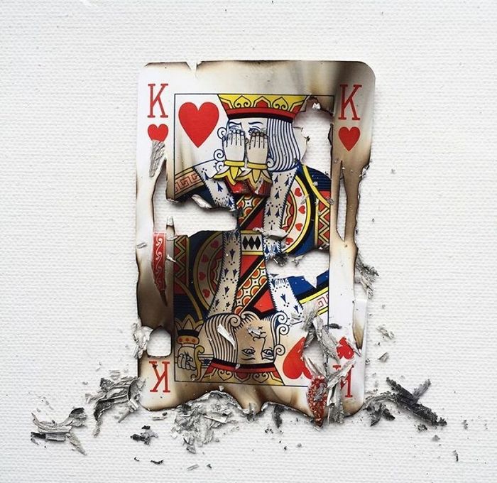 Artista faz colagens de cartas de baralho para mostrar cenas de amor, perda e outras emoções (15 fotos) 15