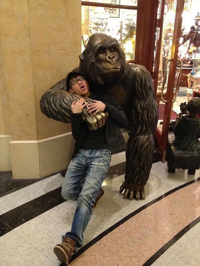 32 pessoas brincando com estátuas de maneira mais engraçadas de todos os tempos 2