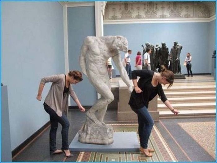 32 pessoas brincando com estátuas de maneira mais engraçadas de todos os tempos 4