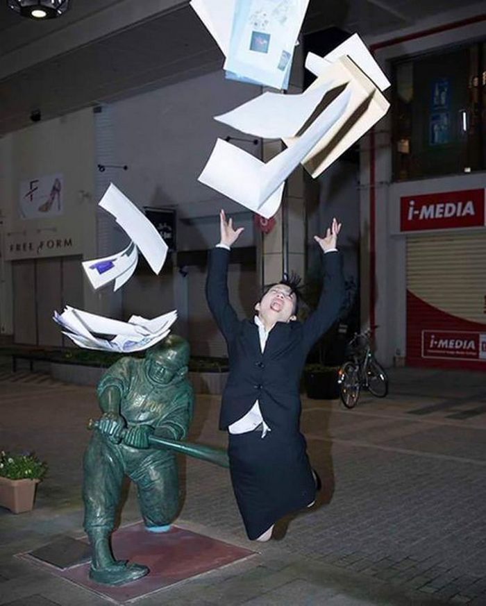 32 pessoas brincando com estátuas de maneira mais engraçadas de todos os tempos 21