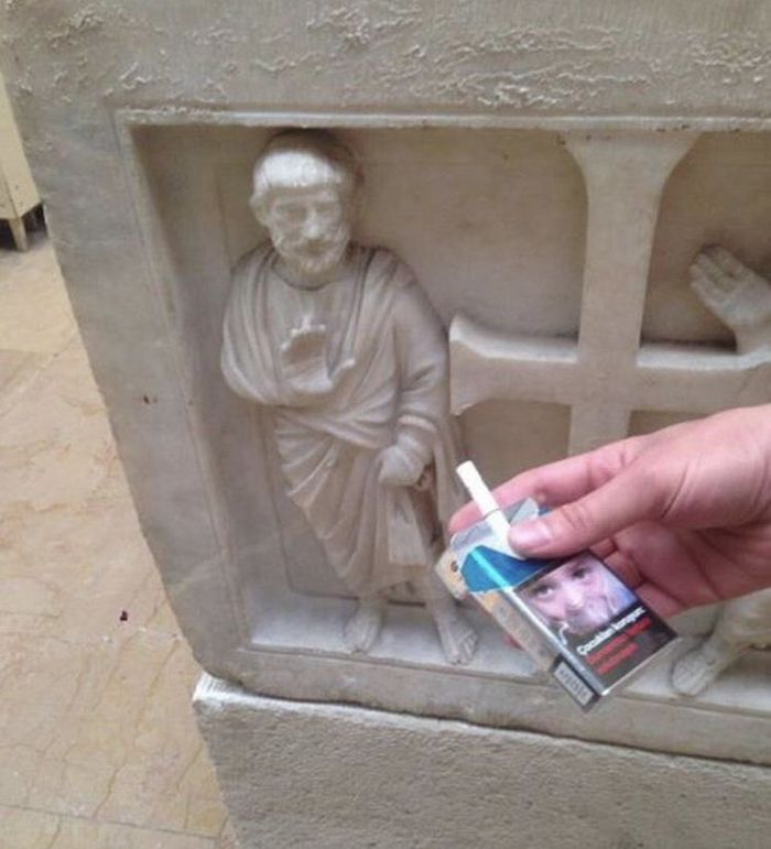 32 pessoas brincando com estátuas de maneira mais engraçadas de todos os tempos 24