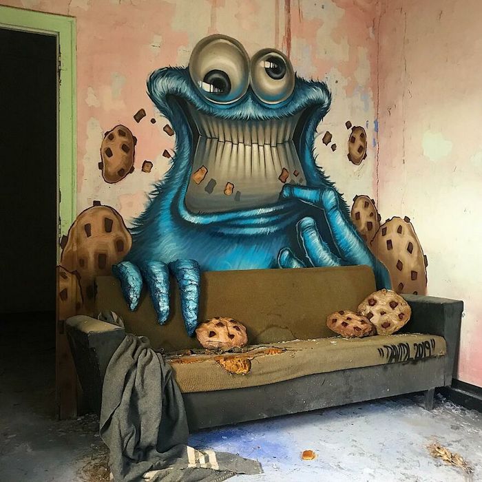 Artista de rua faz caricaturas assustadoras de personagens populares em lugares abandonados (42 fotos) 1