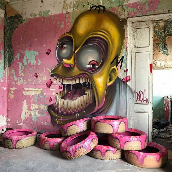 Artista de rua faz caricaturas assustadoras de personagens populares em lugares abandonados (42 fotos) 2