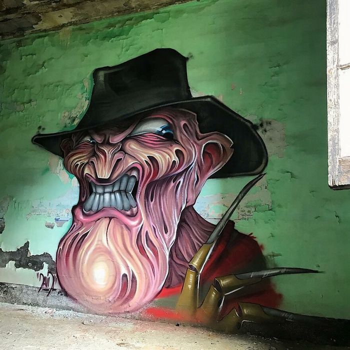 Artista de rua faz caricaturas assustadoras de personagens populares em lugares abandonados (42 fotos) 6
