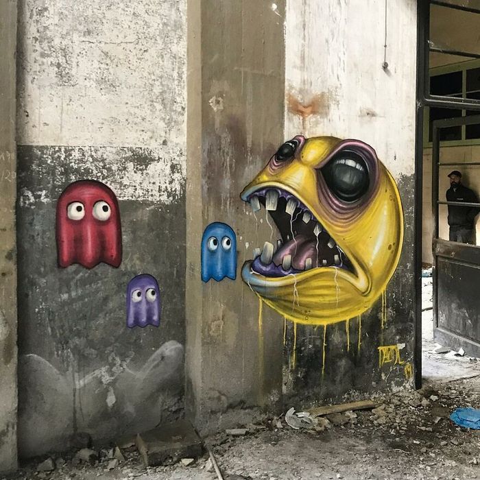 Artista de rua faz caricaturas assustadoras de personagens populares em lugares abandonados (42 fotos) 19