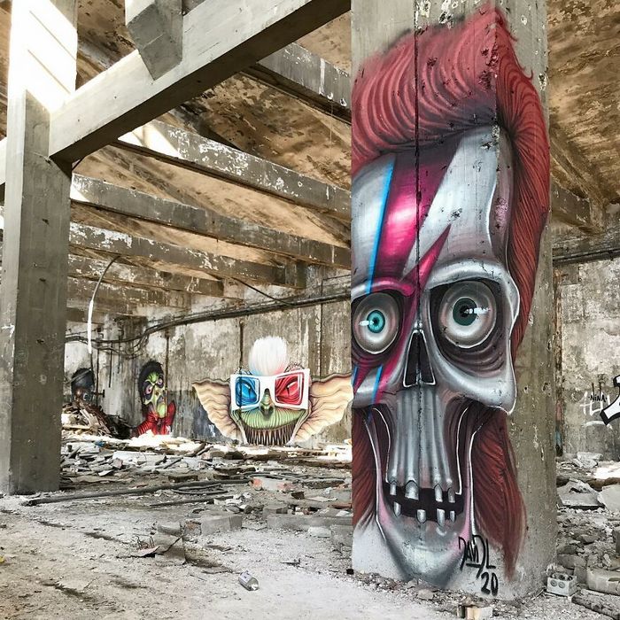 Artista de rua faz caricaturas assustadoras de personagens populares em lugares abandonados (42 fotos) 22