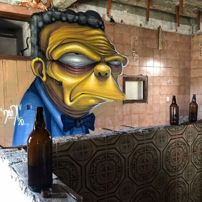 Artista de rua faz caricaturas assustadoras de personagens populares em lugares abandonados (42 fotos) 24