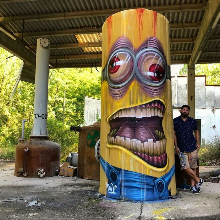 Artista de rua faz caricaturas assustadoras de personagens populares em lugares abandonados (42 fotos) 33