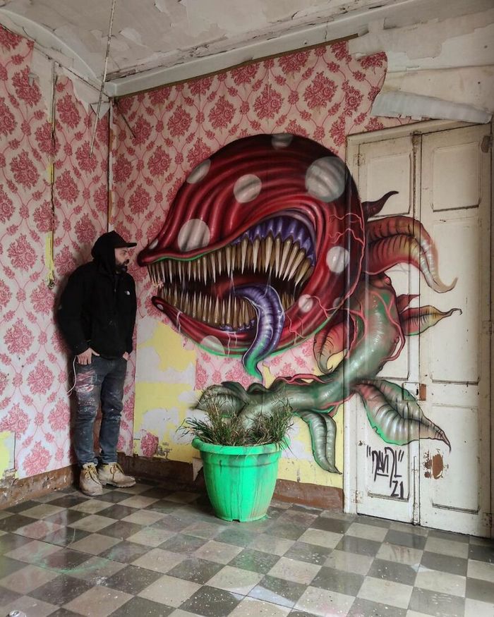 Artista de rua faz caricaturas assustadoras de personagens populares em lugares abandonados (42 fotos) 34