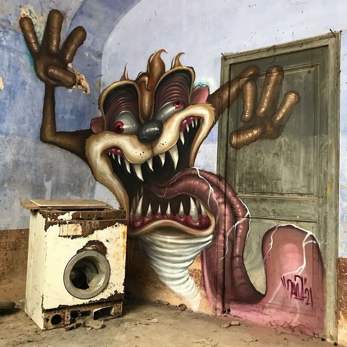 Artista de rua faz caricaturas assustadoras de personagens populares em lugares abandonados (42 fotos) 35