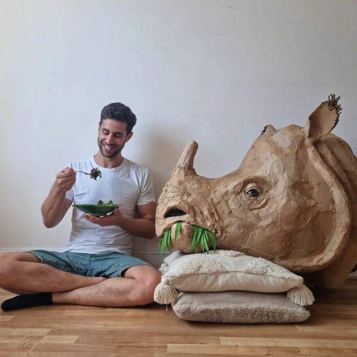 Artista transforma papelão e outros materiais descartados em impressionantes esculturas realistas de animais (22 fotos) 1
