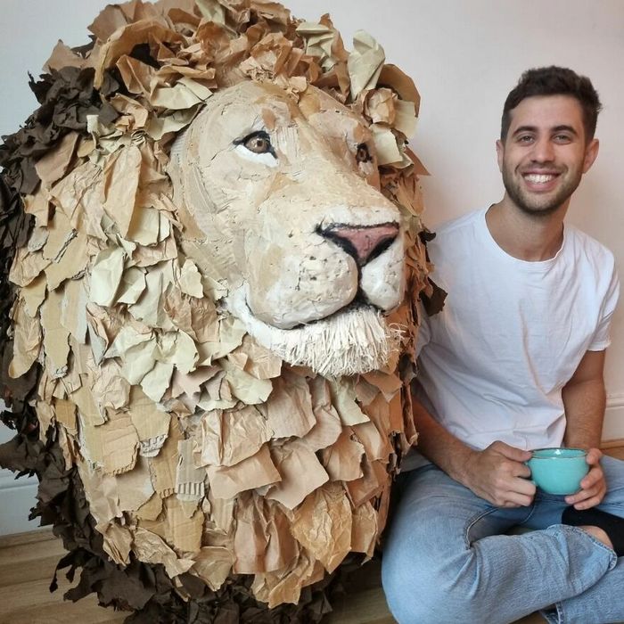 Artista transforma papelão e outros materiais descartados em impressionantes esculturas realistas de animais (22 fotos) 3